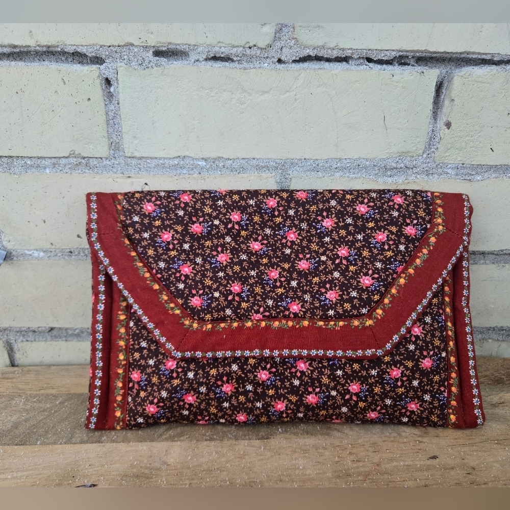 Suttles & Seawinds Quilted Clutch